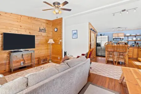 3062d4bd51224eabba307b3218540a70.jpg