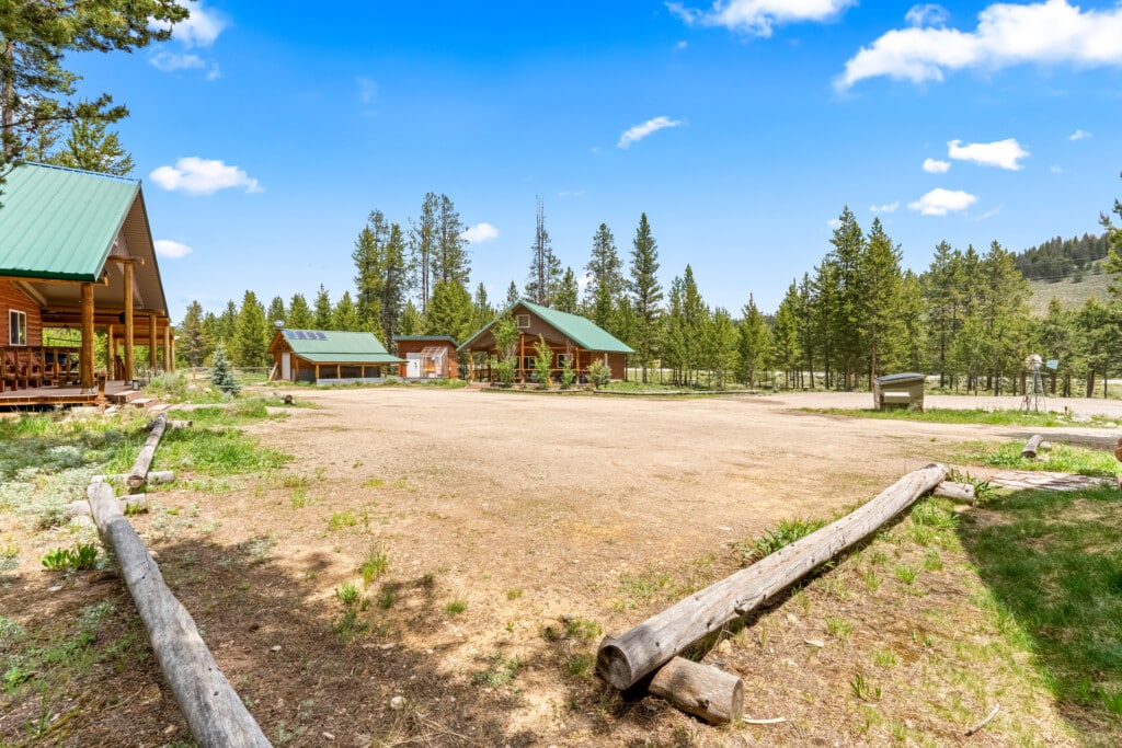 Spacious wooded grounds surrounding Ponderosa Pine Cabin in Stanley, Idaho.