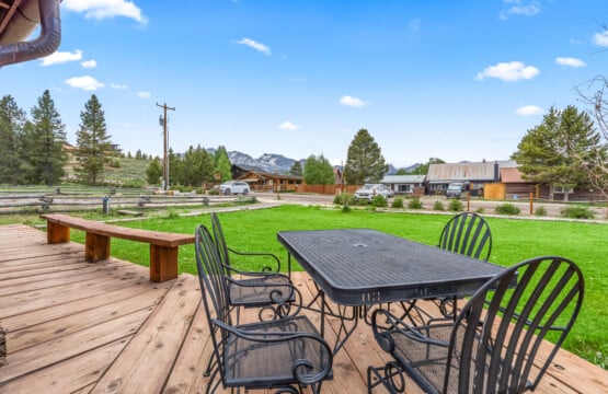 Wall Street Cabin outdoor dining area and deck